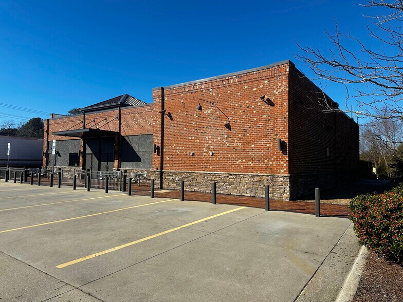 1690 Benvenue Rd, Rocky Mount, NC à vendre - Photo de l’immeuble – Image 2 sur 10