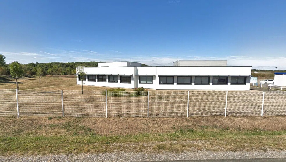 Bureau dans Saint-Léger-de-Linières à vendre - Photo de l’immeuble – Image 1 sur 4