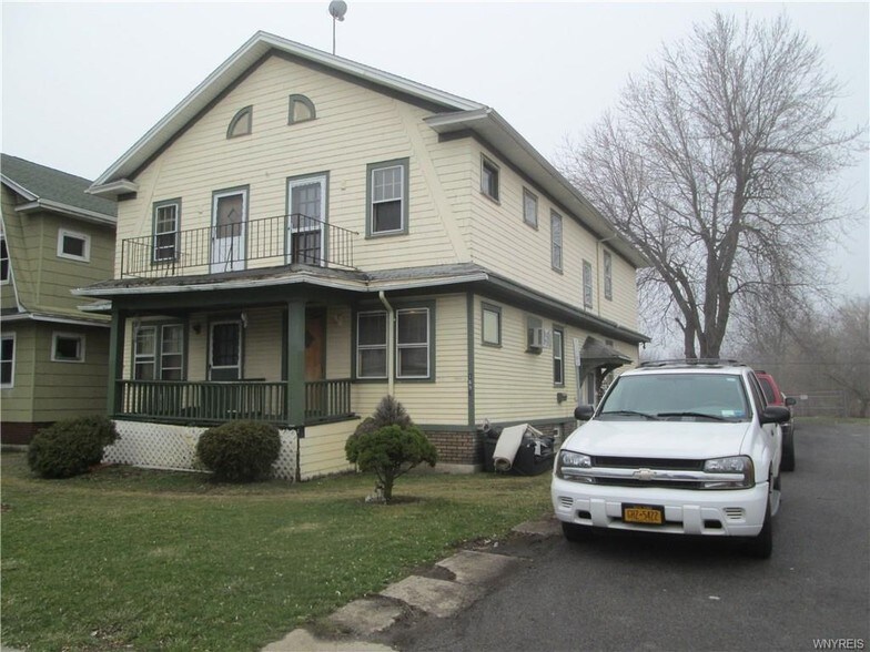 1697 Seneca St, Buffalo, NY à vendre - Photo principale – Image 1 sur 8