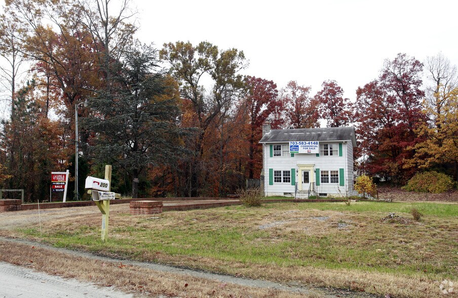 200 Clarke Ct, Fredericksburg, VA à louer - Photo de l’immeuble – Image 2 sur 12