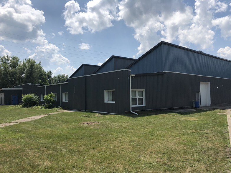 511 Beach St, Fenton, MI à louer - Photo principale – Image 1 sur 17