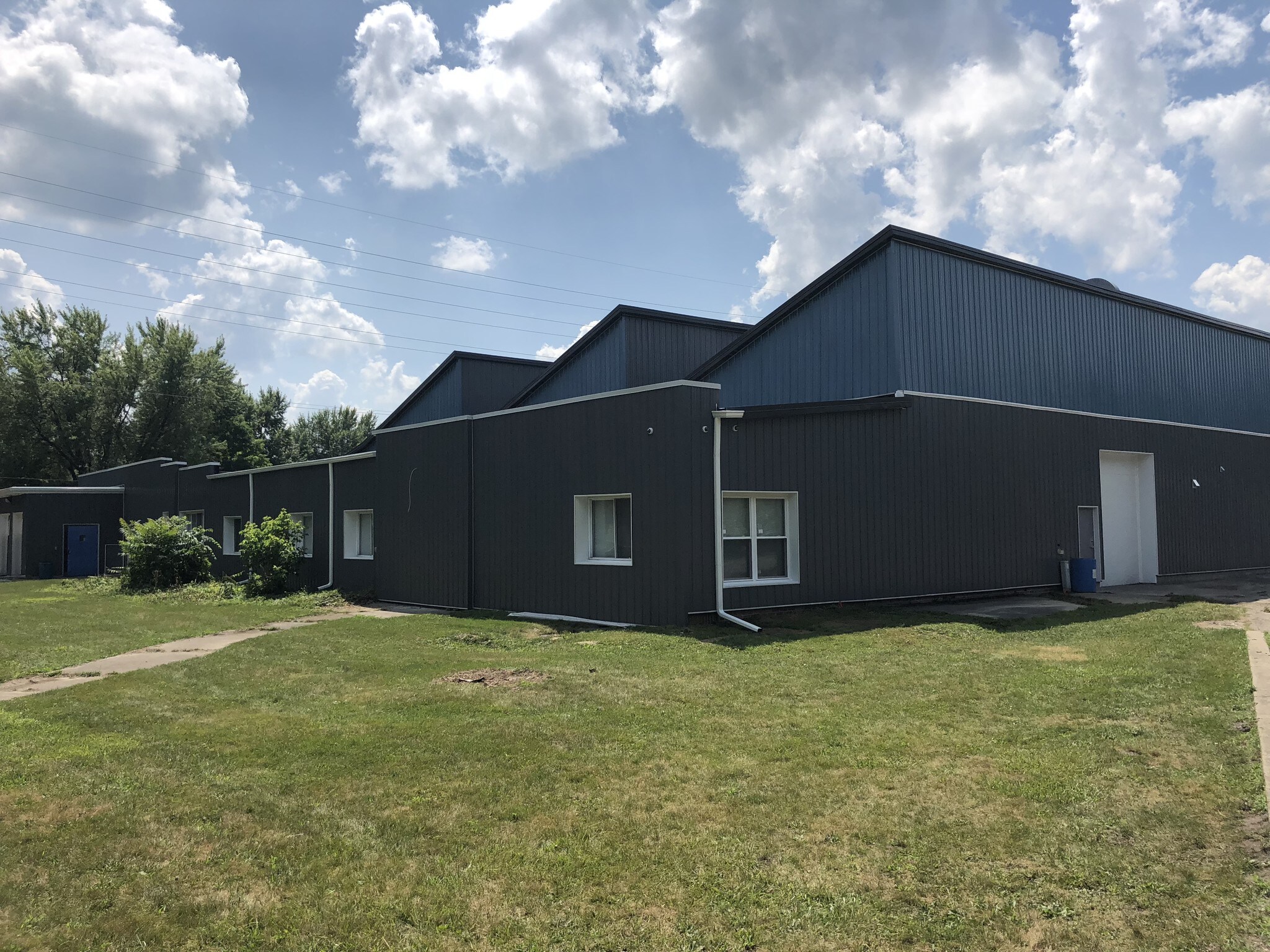 511 Beach St, Fenton, MI à louer Photo principale– Image 1 sur 18