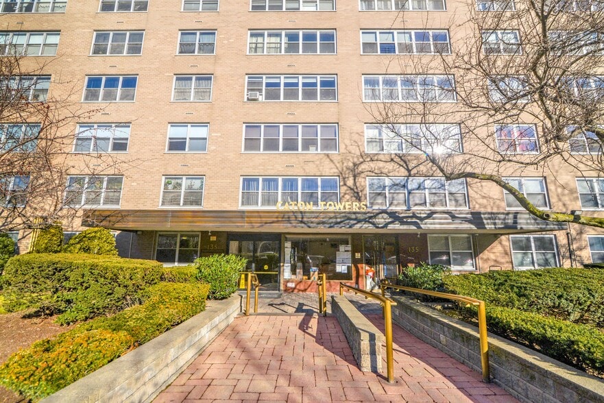 135 Ocean Pky, Brooklyn, NY à vendre - Photo de l’immeuble – Image 2 sur 13