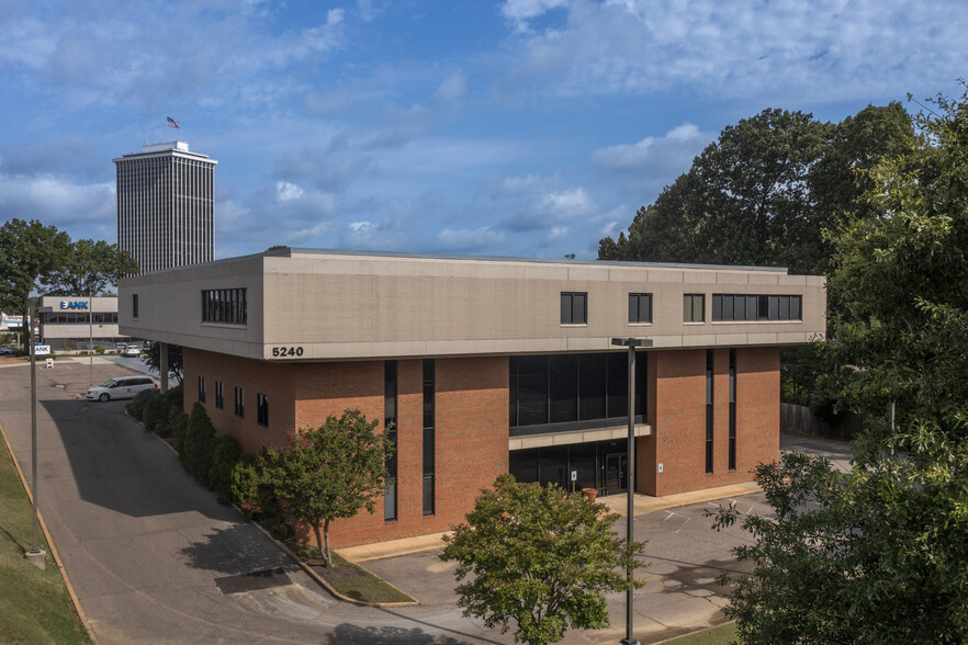 5240 Poplar Ave, Memphis, TN à louer - Photo de l’immeuble – Image 1 sur 7