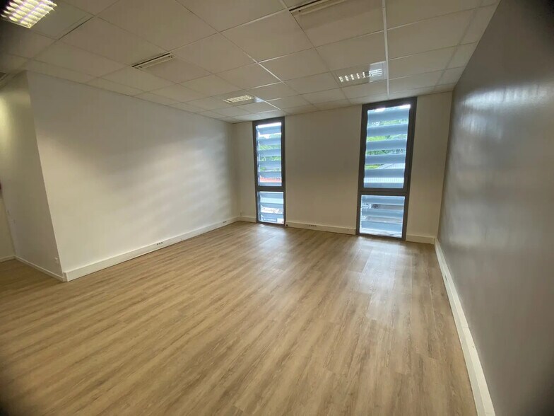 Bureau dans Lyon à louer - Photo de l’immeuble – Image 2 sur 3