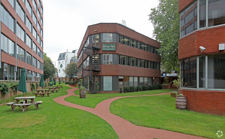 69-79 Fulham High St, Londres à louer - Photo de l’immeuble – Image 1 sur 4