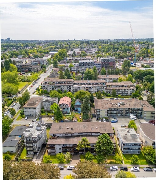 2178 Triumph St, Vancouver, BC à vendre - Aérien – Image 1 sur 4