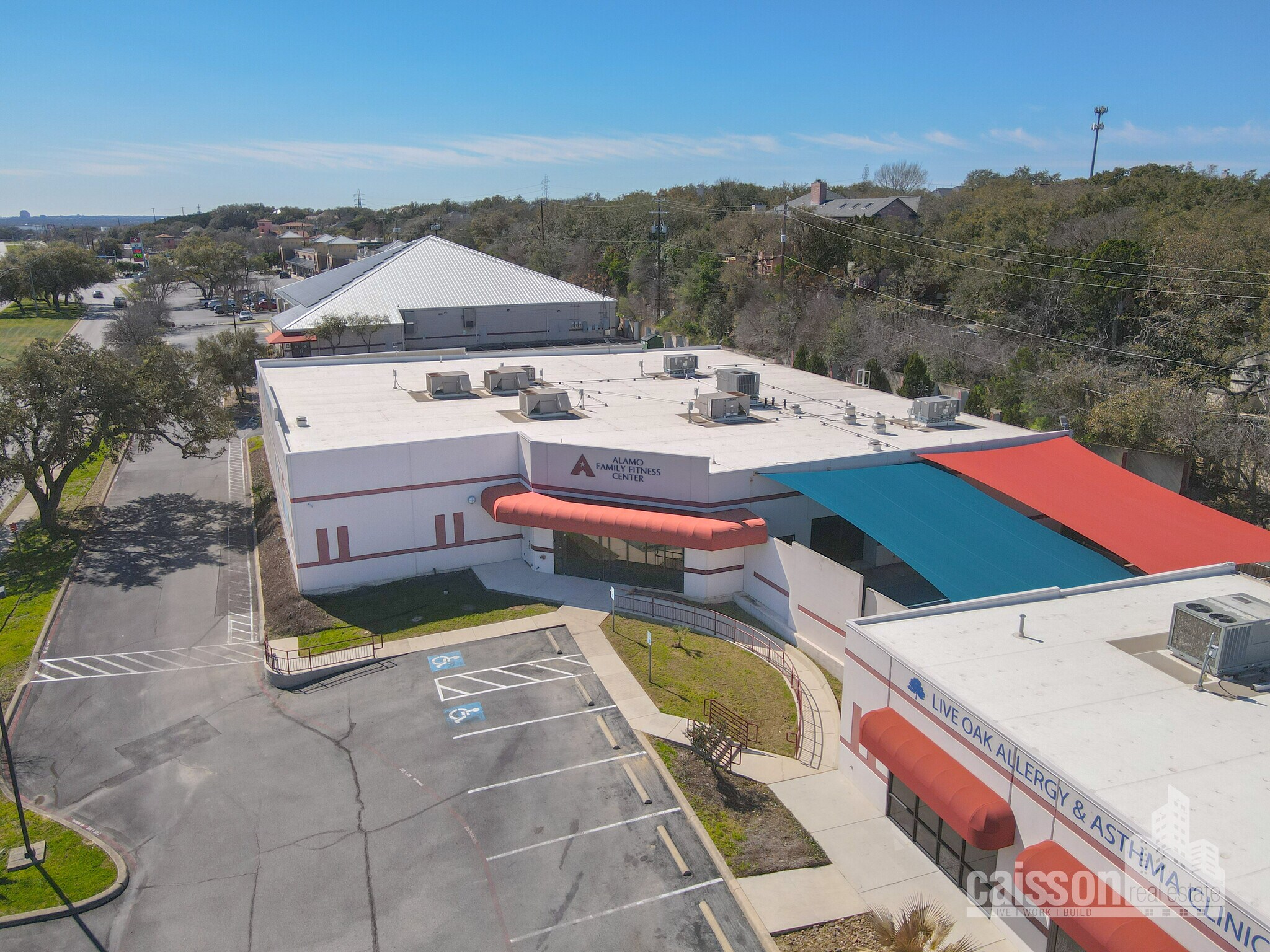 16675 Huebner Rd, San Antonio, TX à louer Photo de l’immeuble– Image 1 sur 3