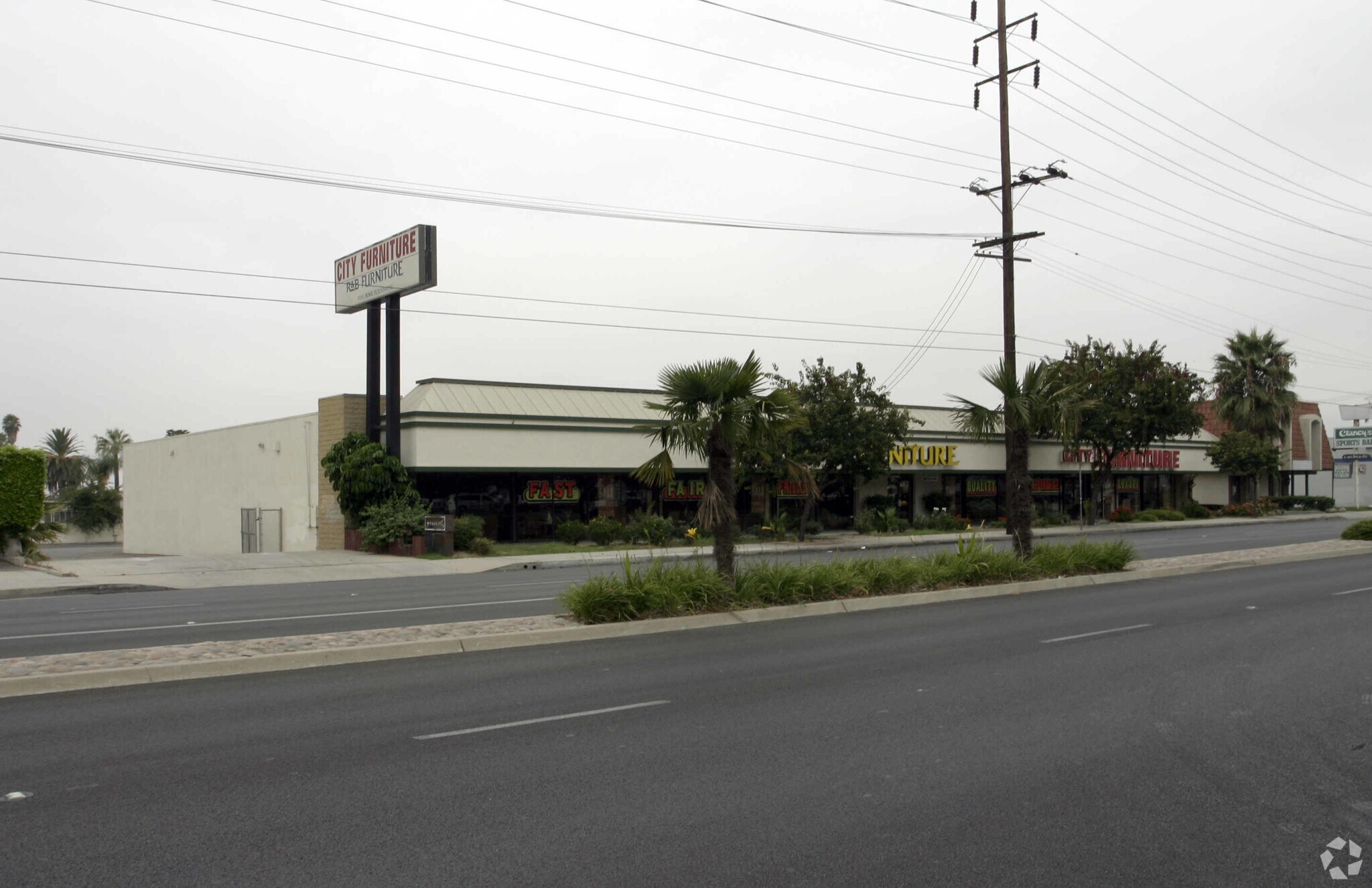 945 N Azusa Ave, Covina, CA à vendre Photo principale– Image 1 sur 4