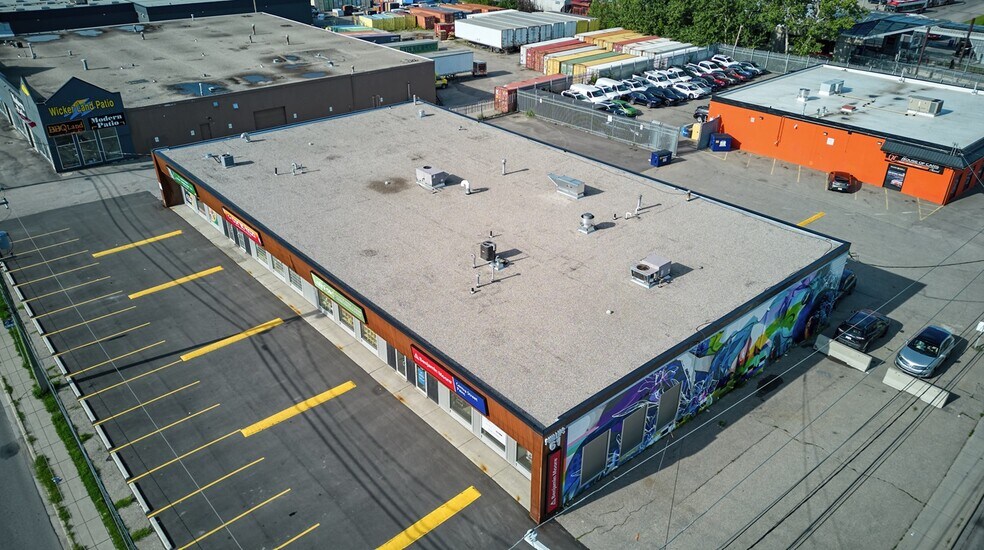 6101-6107 Centre St SW, Calgary, AB à louer - Photo de l’immeuble – Image 3 sur 5
