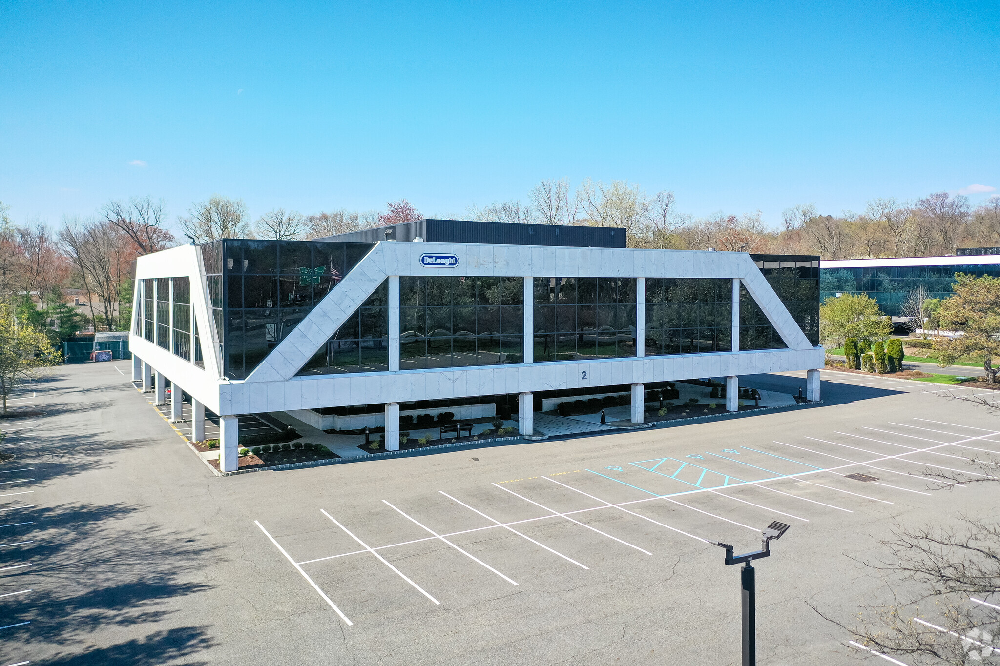2 Park Way, Upper Saddle River, NJ à louer Photo de l’immeuble– Image 1 sur 7