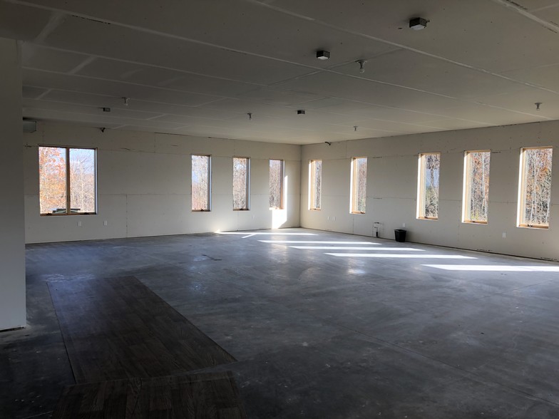 1070 Commerce Dr, Marquette, MI à louer - Photo intérieure – Image 2 sur 4