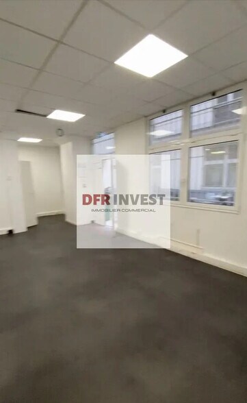 Local commercial dans Paris à louer - Photo de l’immeuble – Image 3 sur 8