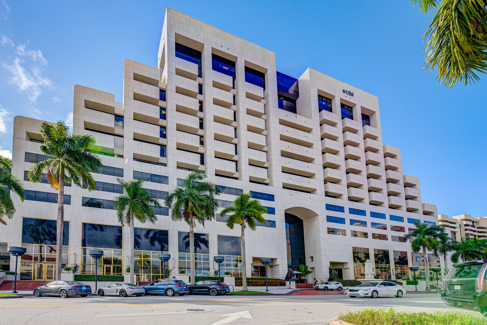550 biltmore Way, Coral Gables, FL à louer Photo de l’immeuble– Image 1 sur 27