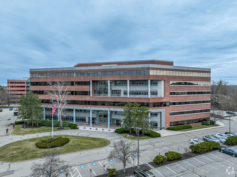 51 Sawyer Rd, Waltham, MA à louer - Photo de l’immeuble – Image 2 sur 4