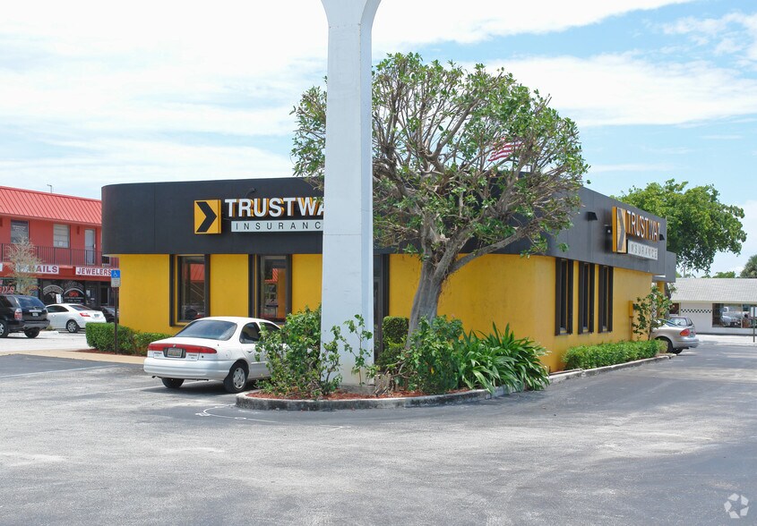 1020 S Military Trl, West Palm Beach, FL à vendre - Photo de l’immeuble – Image 2 sur 4