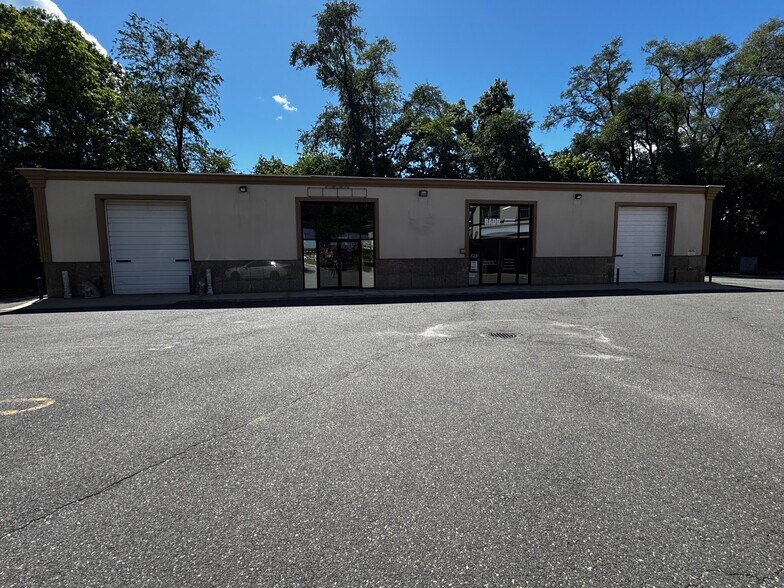 72-74 Cedar Swamp Rd, Glen Cove, NY à vendre - Photo de l’immeuble – Image 2 sur 11