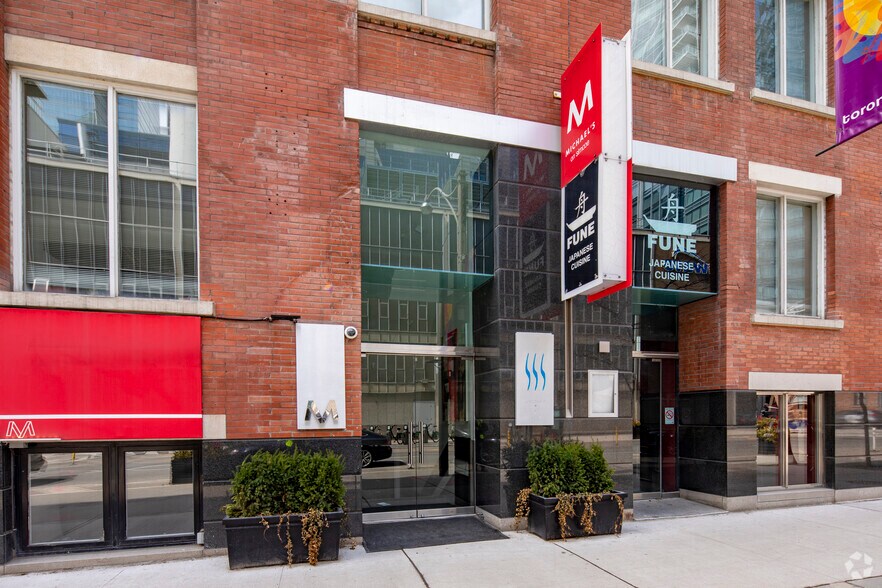100 Simcoe St, Toronto, ON à louer - Photo de l’immeuble – Image 3 sur 4