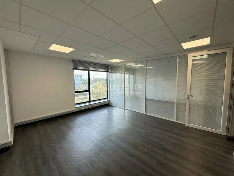 Bureau dans Jossigny à vendre - Photo de l’immeuble – Image 3 sur 11