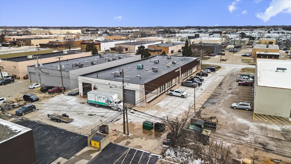 32301 Howard Ave, Madison Heights, MI à louer - Photo principale – Image 1 sur 25