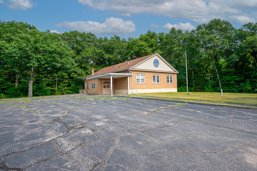 27 Brandes St, Webster, MA à vendre - Photo de l’immeuble – Image 2 sur 42