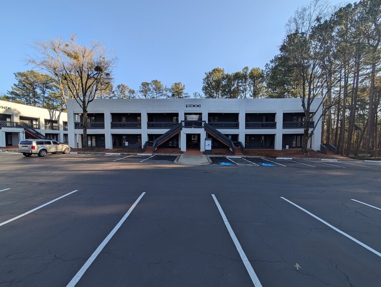 1850 Lake Park Dr SE, Smyrna, GA à vendre - Photo de l’immeuble – Image 2 sur 13