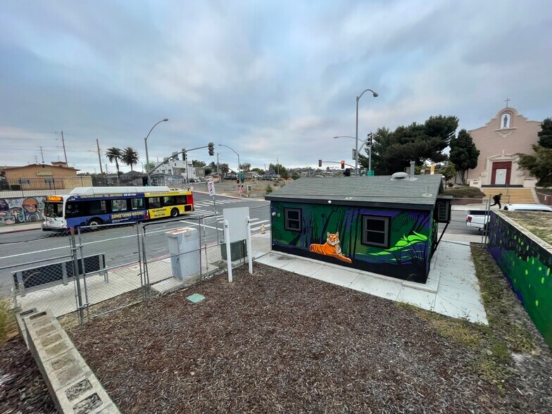 3193 Imperial Ave, San Diego, CA à vendre - Photo de l’immeuble – Image 2 sur 14