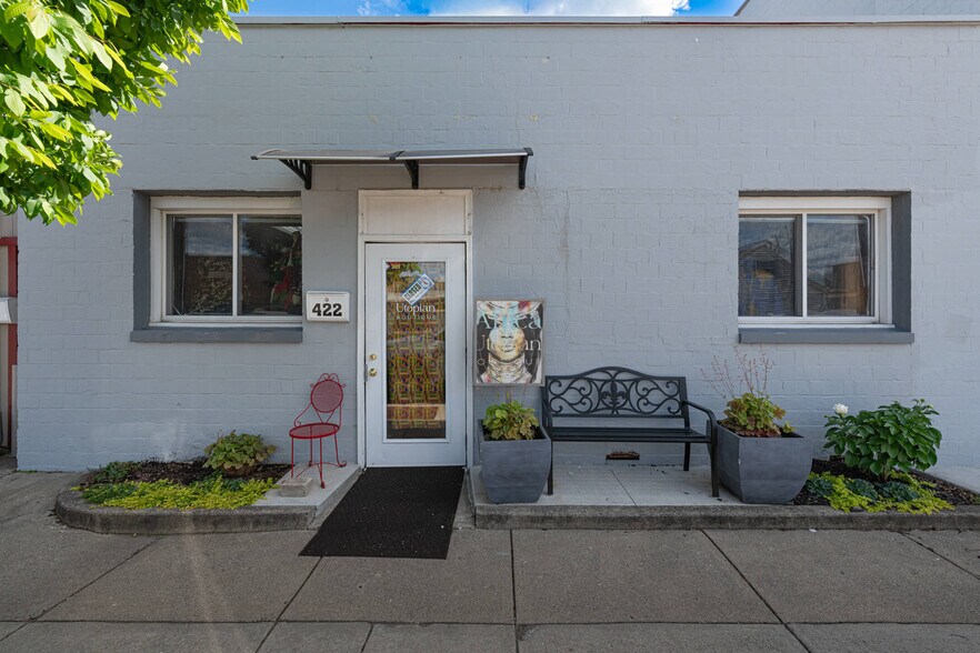 418-440 W Main St portefeuille de 3 biens à vendre sur LoopNet.fr - Photo de l’immeuble – Image 2 sur 47