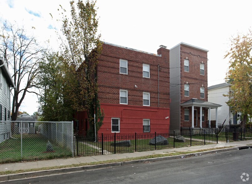1021 48th St NE, Washington, DC à vendre - Photo de l’immeuble – Image 2 sur 2