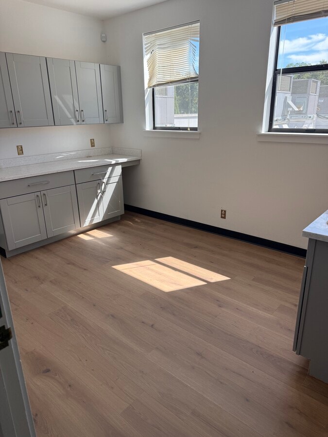450-452 1st St, Sonoma, CA 95476 - Lot ABK - - Photo intérieure - Image 2 of 5