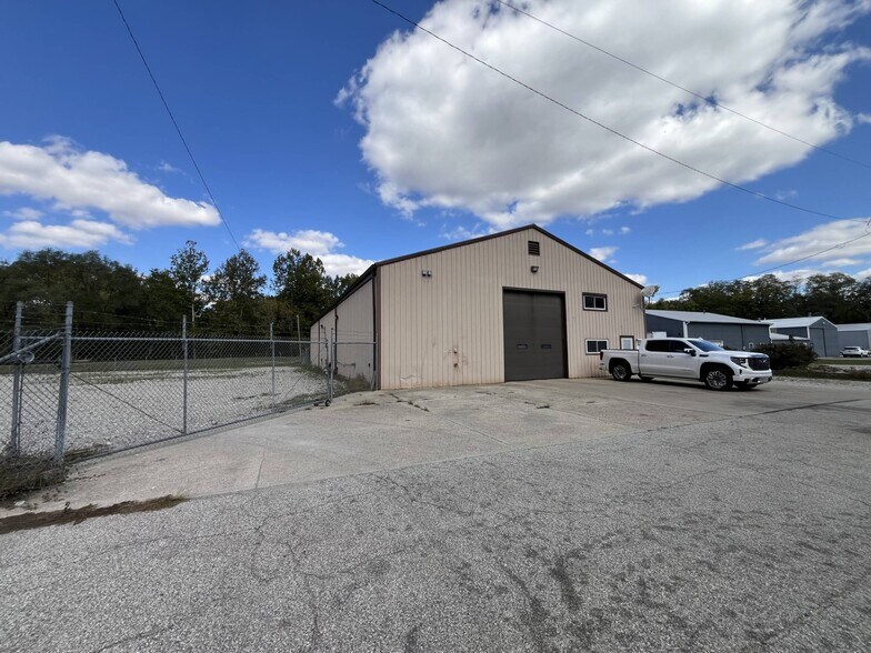1006 Covington St, Crawfordsville, IN à vendre - Photo de l’immeuble – Image 3 sur 12