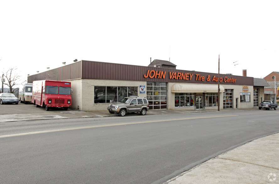2400 Brownsville Rd, Pittsburgh, PA à vendre - Photo de l’immeuble – Image 1 sur 7