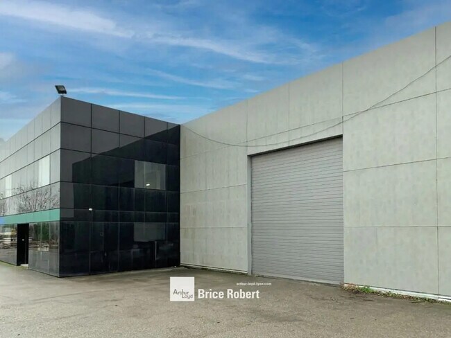 Plus de détails pour 4 Rue Des Alpes, Vaulx-en-Velin - Bureau, Local d'activités à louer