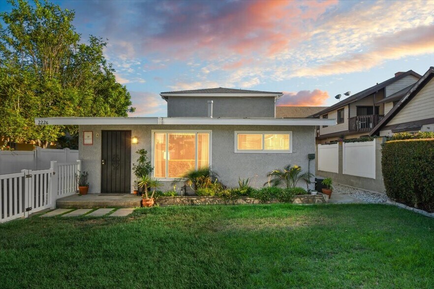 2226 Voorhees Ave, Redondo Beach, CA à vendre - Photo de l’immeuble – Image 3 sur 40