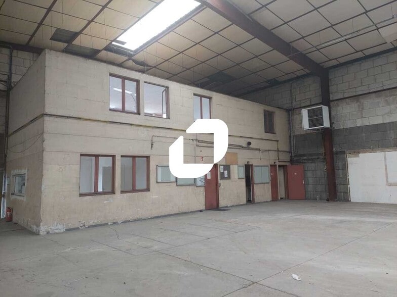 Local d'activités dans Plaisir à vendre - Photo intérieure – Image 3 sur 11
