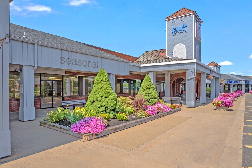49-55 Topsham Fair Mall Rd, Topsham, ME à vendre - Photo de l’immeuble – Image 3 sur 7