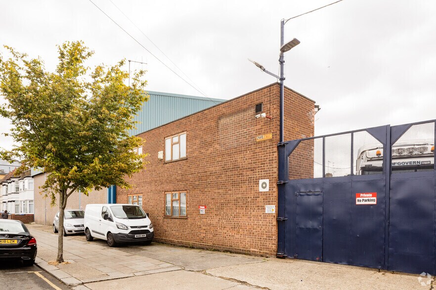 25 Colin Rd, Londres à vendre - Photo de l’immeuble – Image 2 sur 2