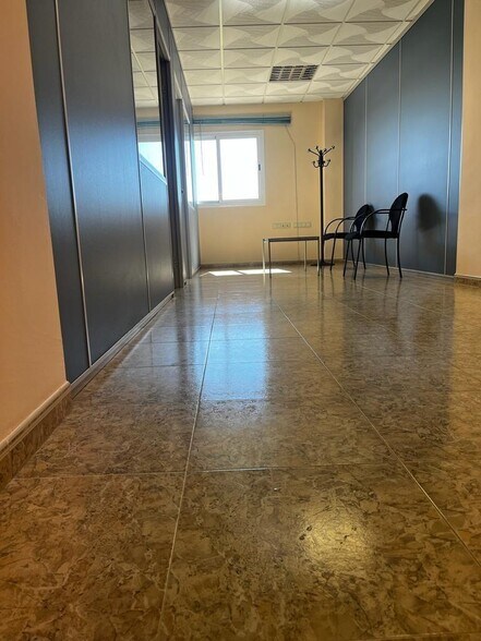 Bureau dans El Ejido, Almería à louer - Photo de l’immeuble – Image 3 sur 9