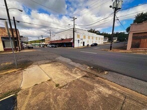 715 Hobson Ave, Hot Springs National Park, AR à louer Photo de l’immeuble– Image 2 sur 15
