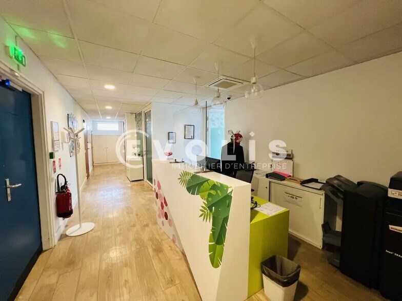 8 Avenue Des Minimes, Vincennes à louer - Photo de l’immeuble – Image 2 sur 7