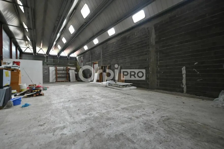 Local d’activités dans Le Creusot à louer - Photo de l’immeuble – Image 1 sur 12