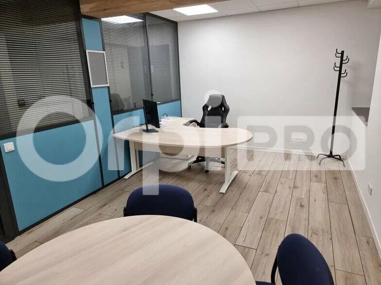 Bureau dans Compiègne à louer - Photo de l’immeuble – Image 3 sur 4