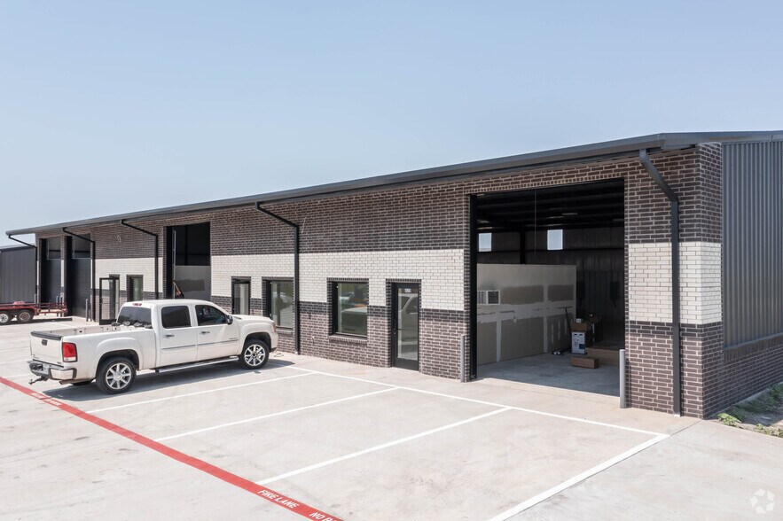 3912 Williamson Rd, Crowley, TX à louer - Photo principale – Image 2 sur 19