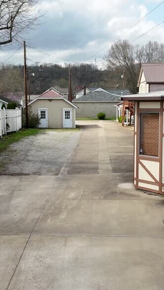 1066 1st Ave, Gallipolis, OH à vendre - Vidéo aérienne – Image 2 sur 21