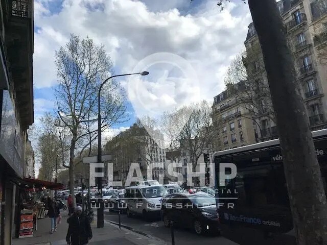 Local commercial dans Paris à louer - Photo de l’immeuble – Image 1 sur 6