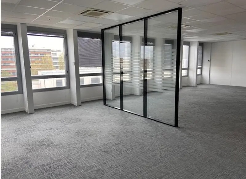 Bureau dans Boulogne-Billancourt à louer - Photo de l’immeuble – Image 1 sur 7