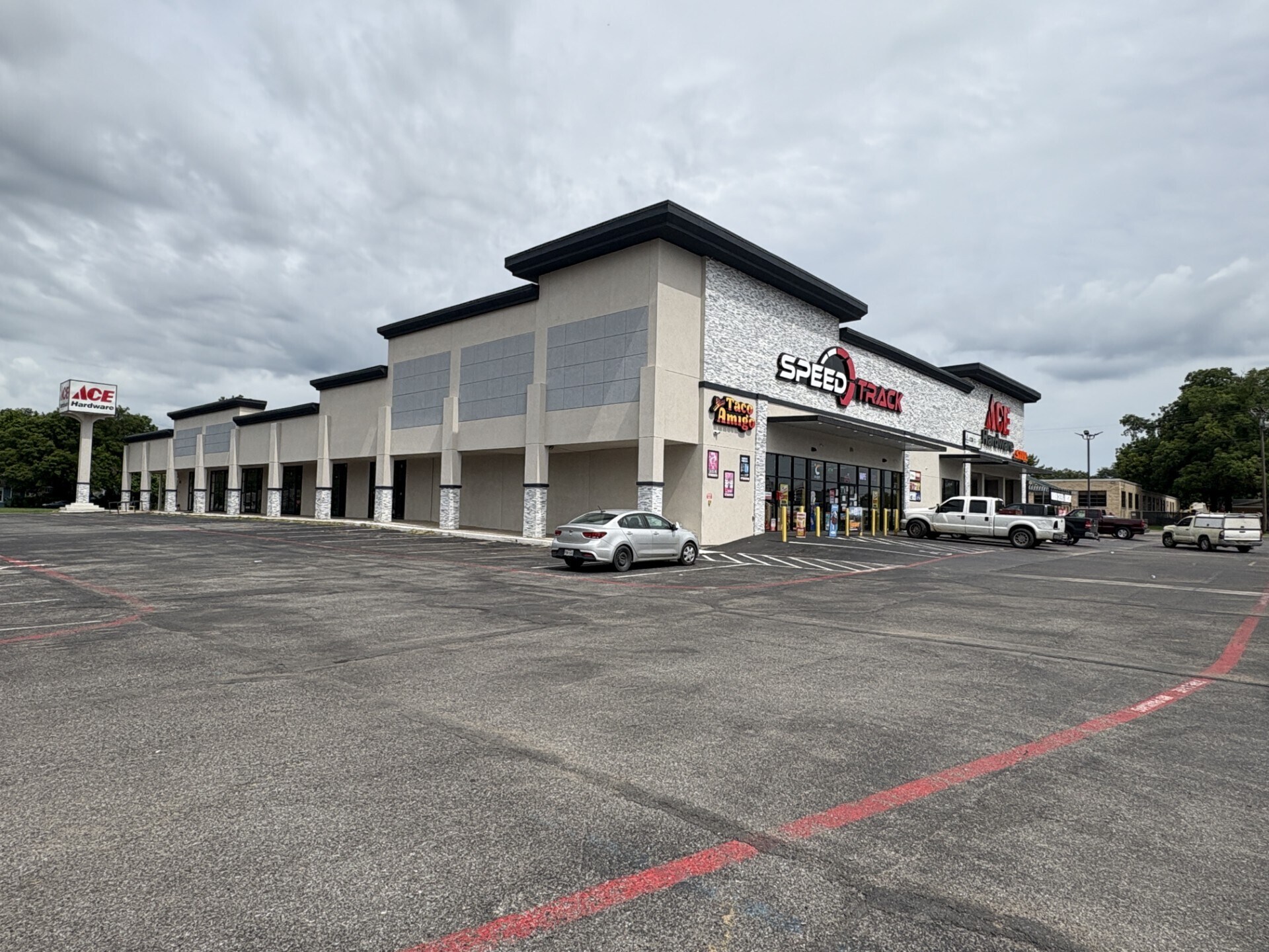 815 W Crawford St, Denison, TX à louer Photo de l’immeuble– Image 1 sur 14