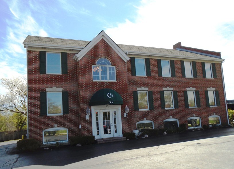 33 Waukegan Rd, Lake Bluff, IL à vendre - Photo de l’immeuble – Image 2 sur 13