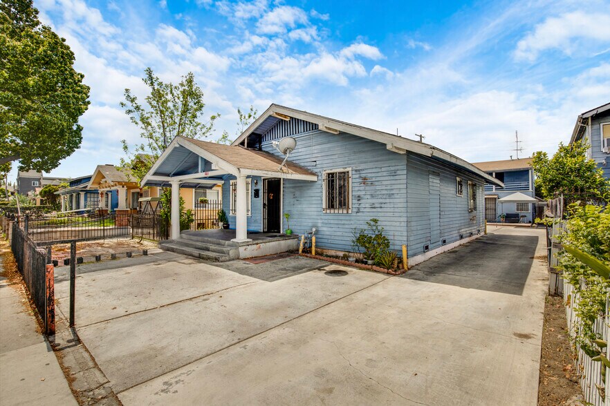 1081 Cherry Ave, Long Beach, CA à vendre - Photo principale – Image 1 sur 9