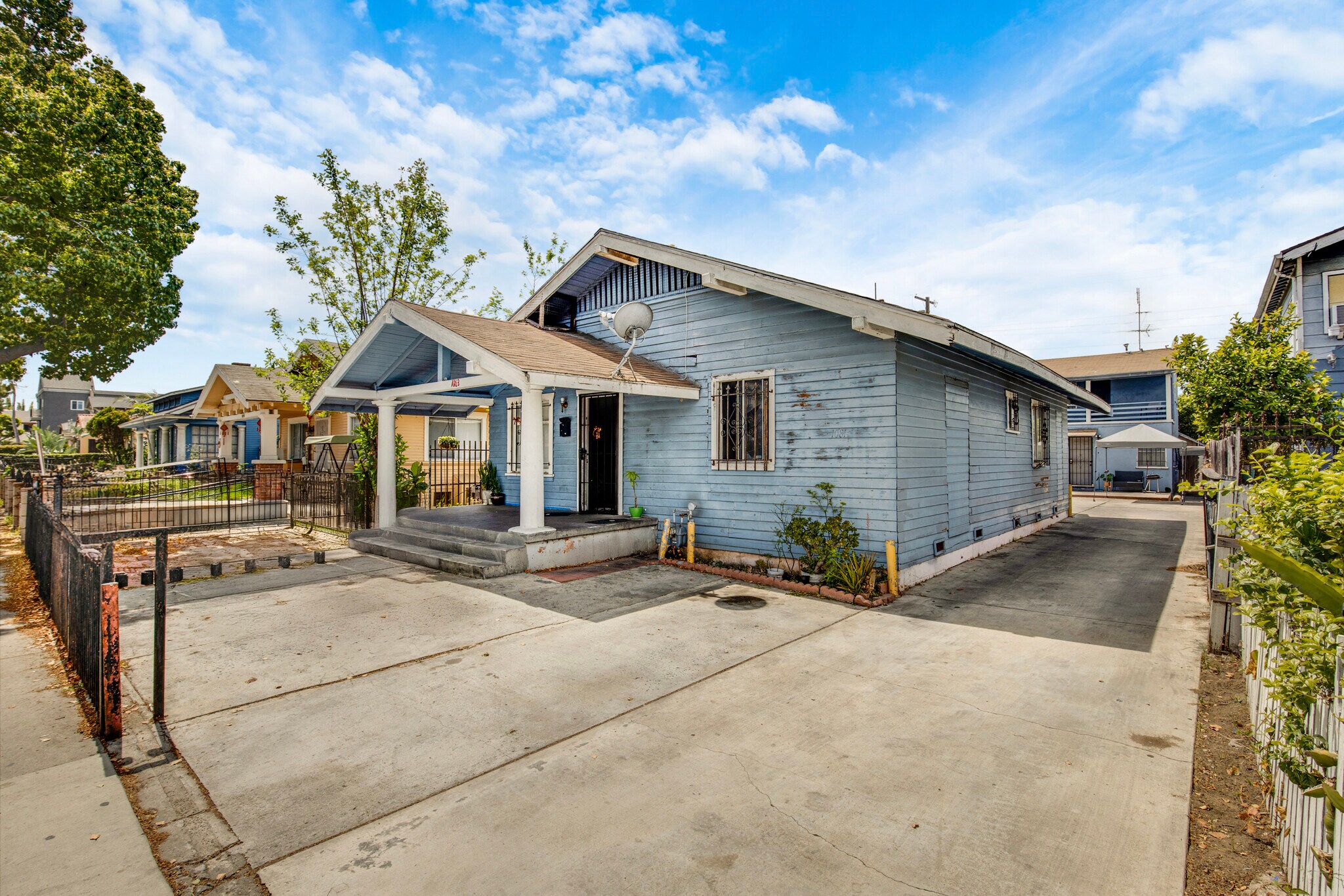 1081 Cherry Ave, Long Beach, CA à vendre Photo principale– Image 1 sur 10